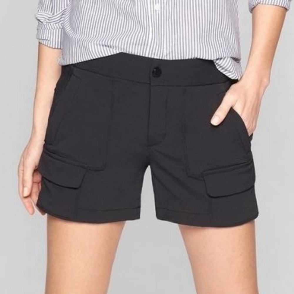 Athleta Trekkie Cargo Short 4" Black